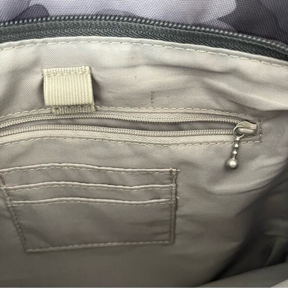 Baggallini Bucket Bagg - Crossbody - Gray Camo Size Medium - Picture 5 of 8